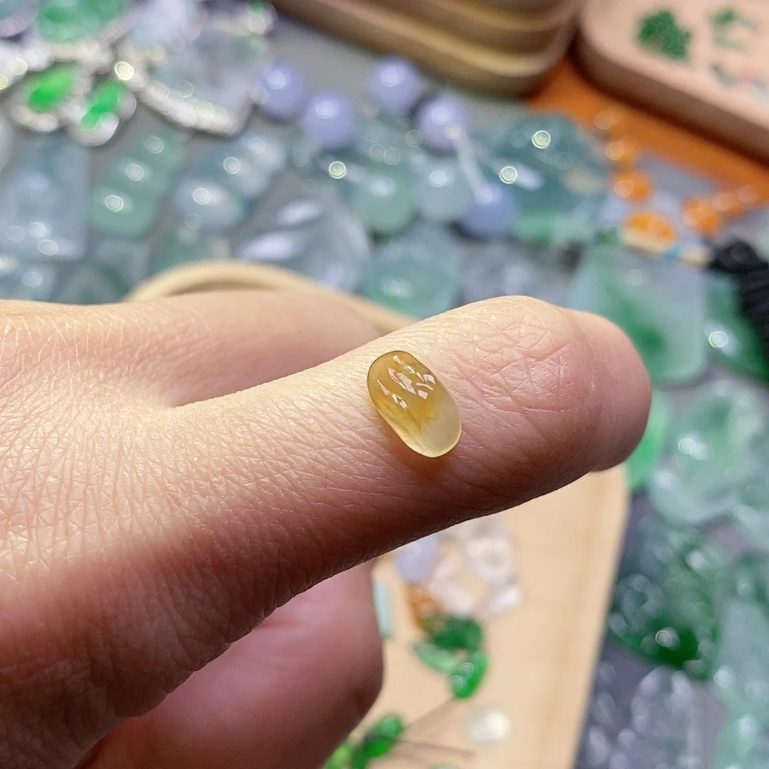 翡翠颈饰未镶嵌翡翠