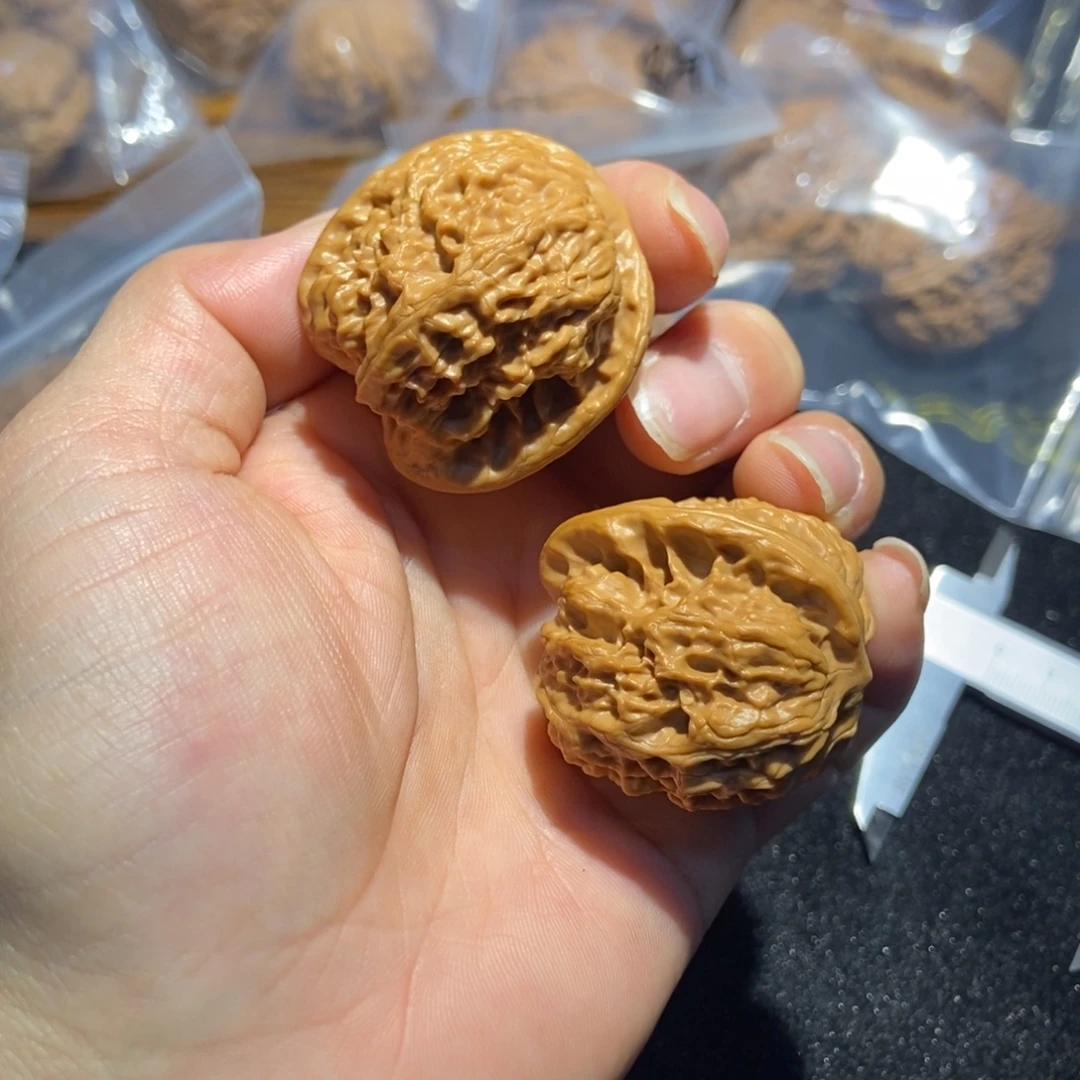 文玩核桃吊坠野狼核桃80