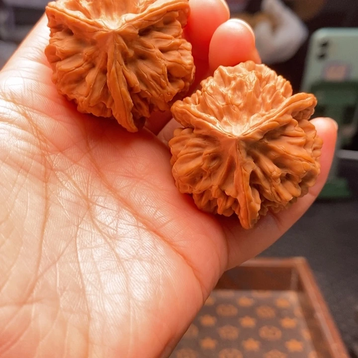 把件文玩核桃三棱