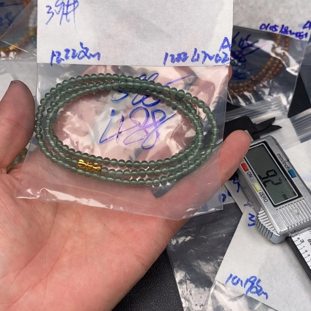 定制翡翠未镶嵌。*