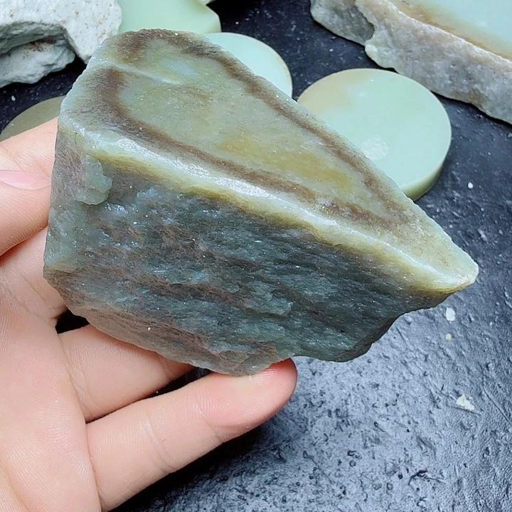 和田玉（糖玉）未镶嵌珠宝奇石
