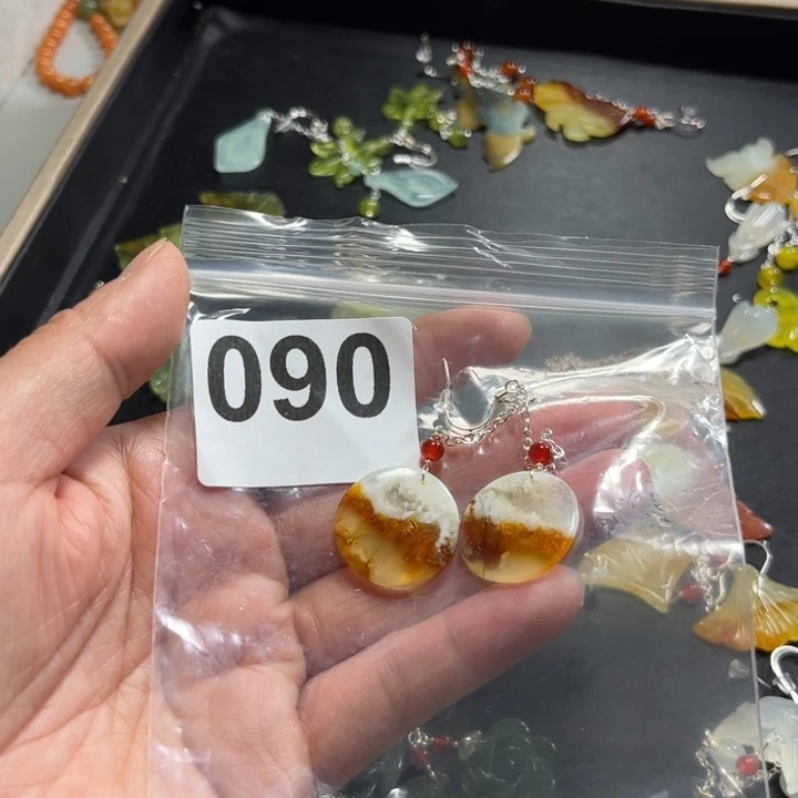 蛇纹石玉合金耳饰金**?