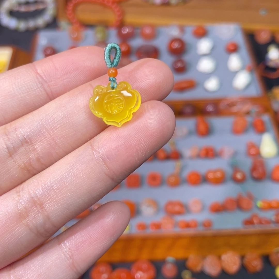 蜜蜡未镶嵌裸石小福锁