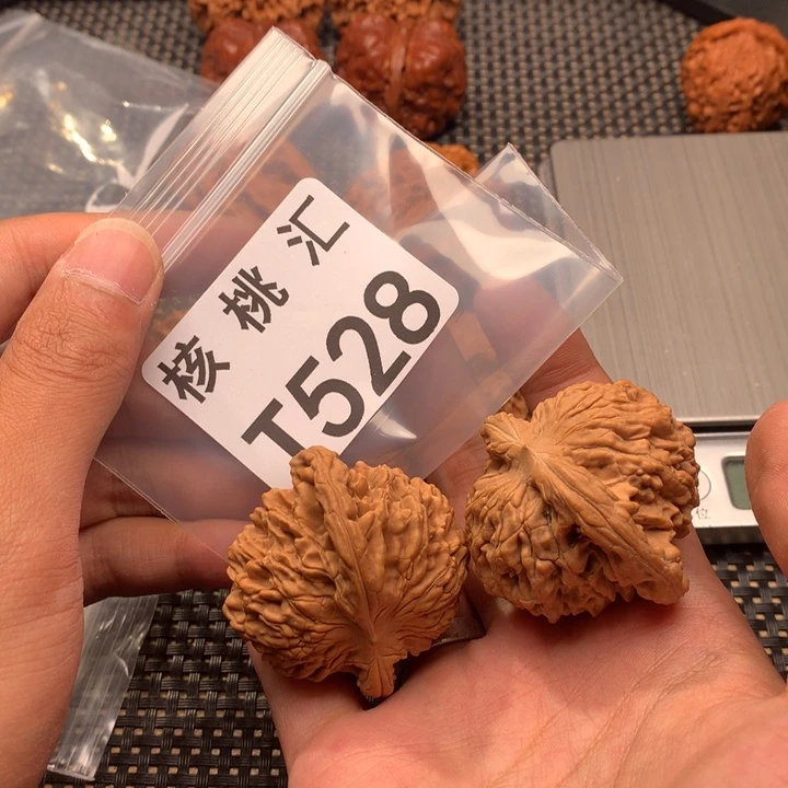 文玩核桃吊坠狮虎兽