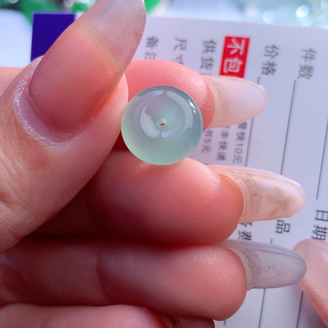 翡翠未镶嵌颈饰缅甸