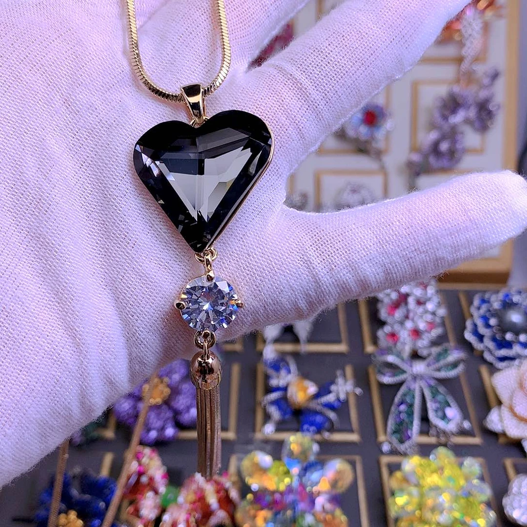 铜合金仿水晶胸针