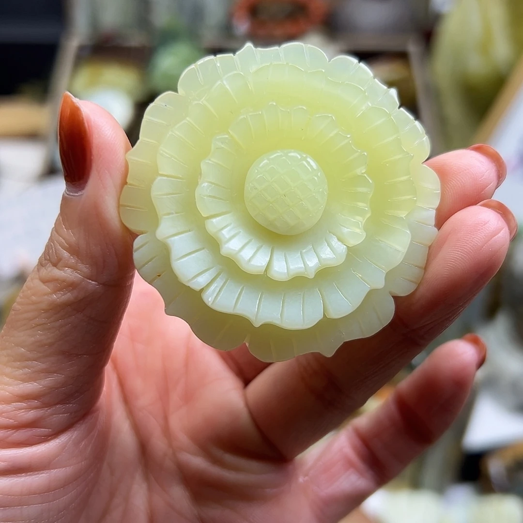 岫玉未镶嵌颈饰辽阳料太阳花