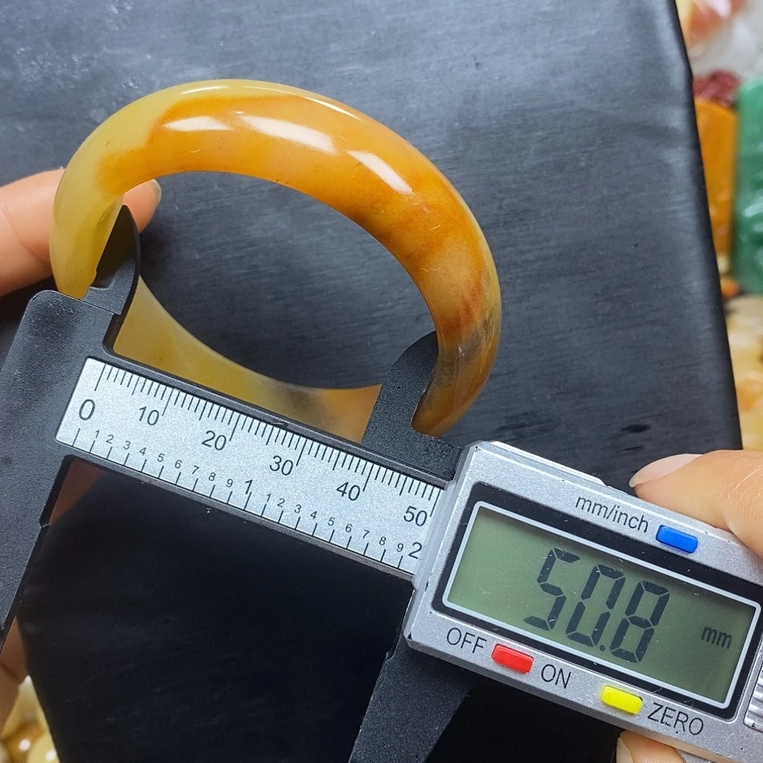 石英质玉（黄龙玉）颈饰未镶嵌