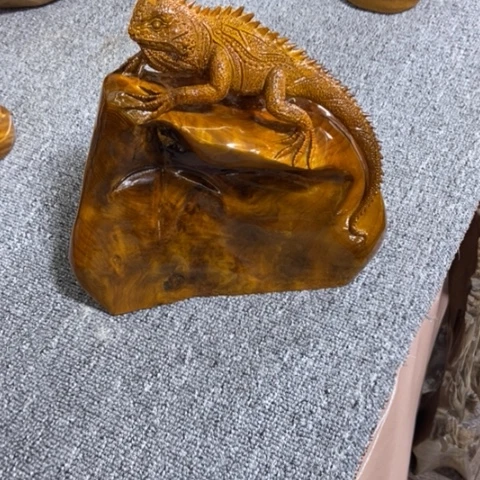 金丝楠蜥蜴摆件家居