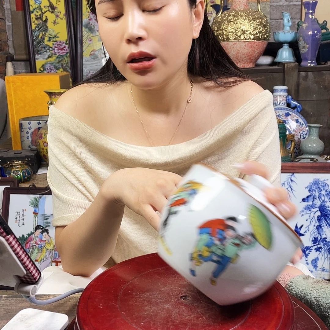 摆件景德镇陶瓷。