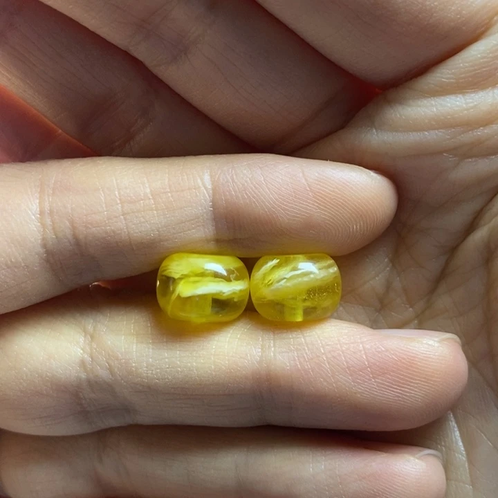 蜜蜡裸石未镶嵌家****水尺寸11加，瑕疵