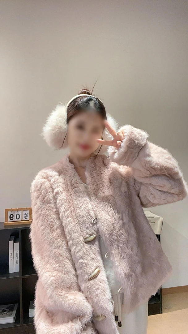 新款极简风短款温柔系毛毛外套加厚冬季气质长袖女