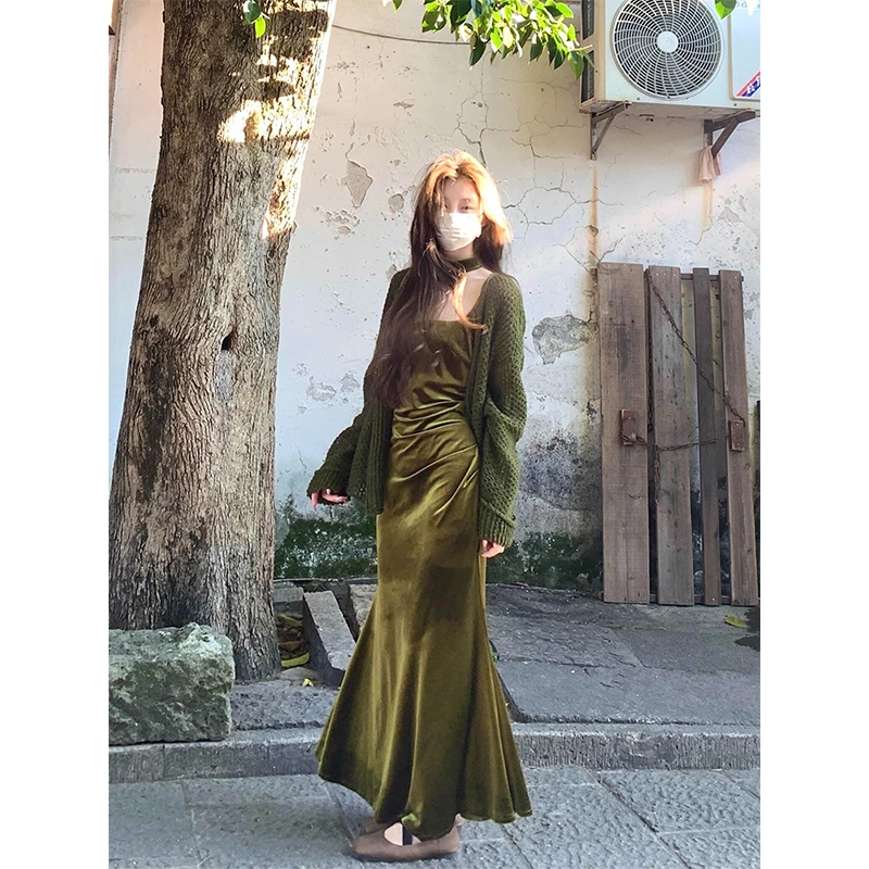 MARIE.COCO秋季新款设计感丝绒鱼尾吊带连衣裙外搭针织开衫两件套