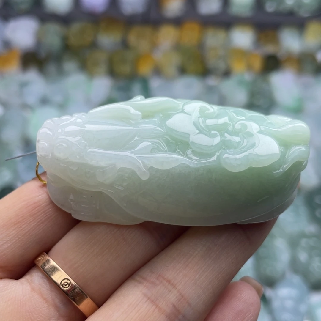 翡翠未镶嵌颈饰貔貅