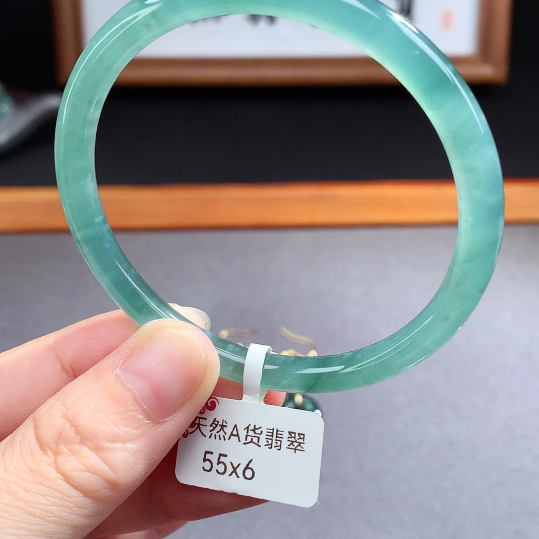 翡翠手镯（圆镯）未镶嵌