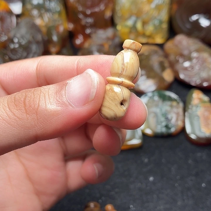 琥珀未镶嵌颈饰三通90