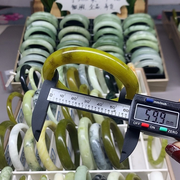 未镶嵌蛇纹石玉手镯52