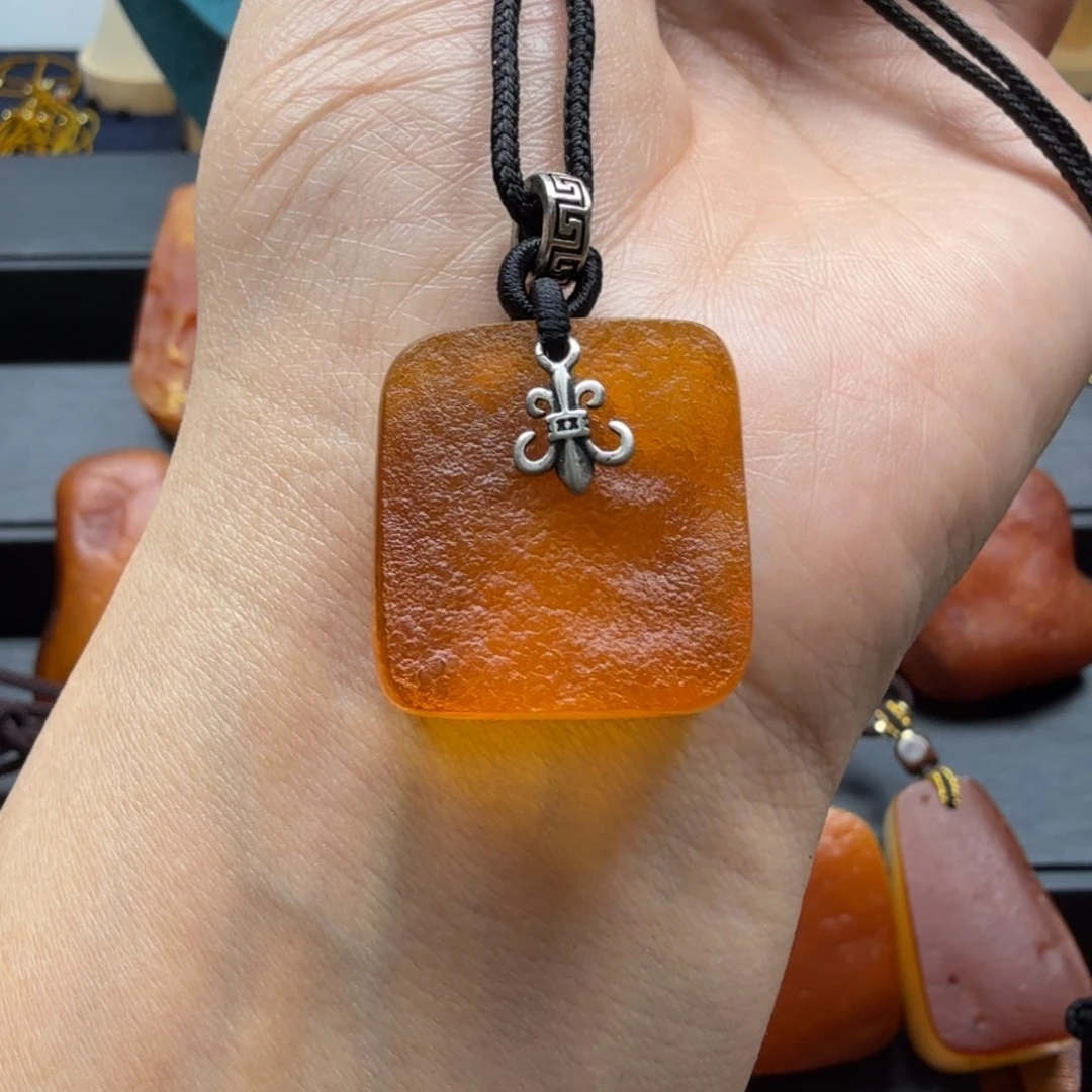 琥珀吊坠(赠链)未镶嵌