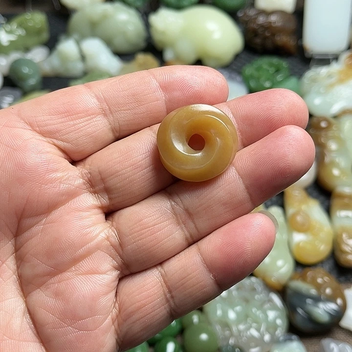 和田玉（糖玉）未镶嵌挂件