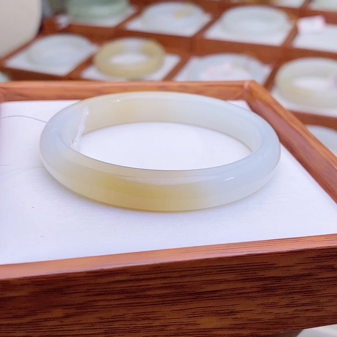 和田玉手镯未镶嵌51.6