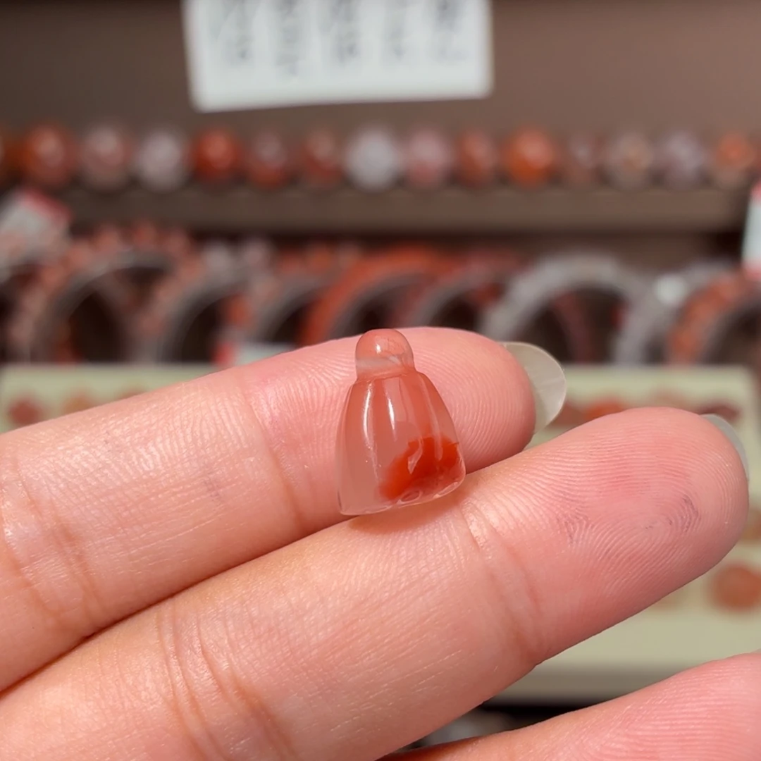 南红玛瑙未镶嵌川料莲蓬