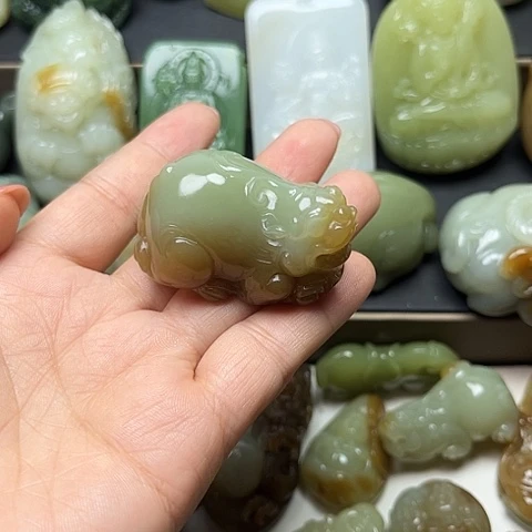 颈饰未镶嵌和田玉小****