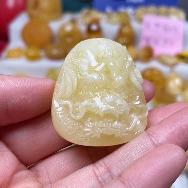 裸石蜜蜡未镶嵌龙牌