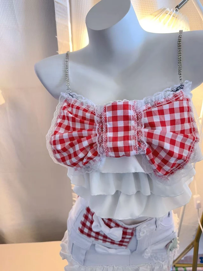 小众可爱风蕾丝拼接蝴蝶结吊带与牛仔短裤搭配上衣