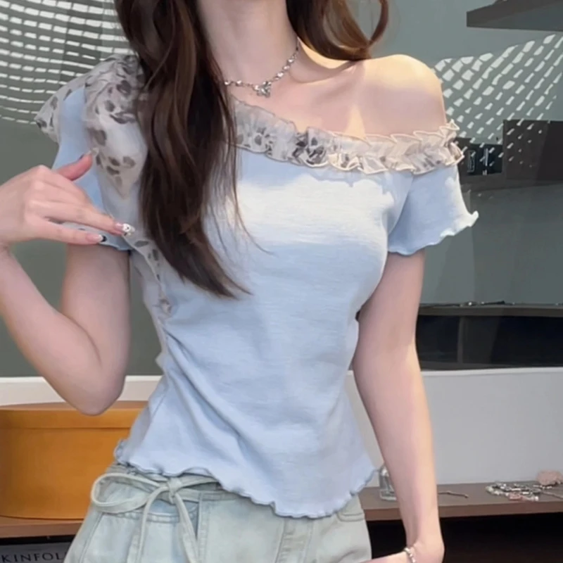 2025夏季新款甜美风碎花荷叶边拼接斜肩飘带设计感短袖上衣