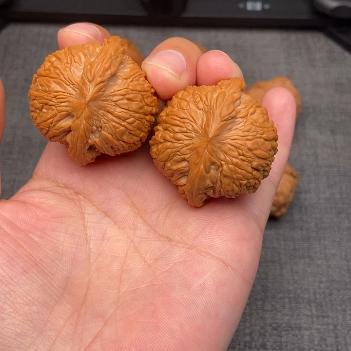 文玩核桃把件绣球40
