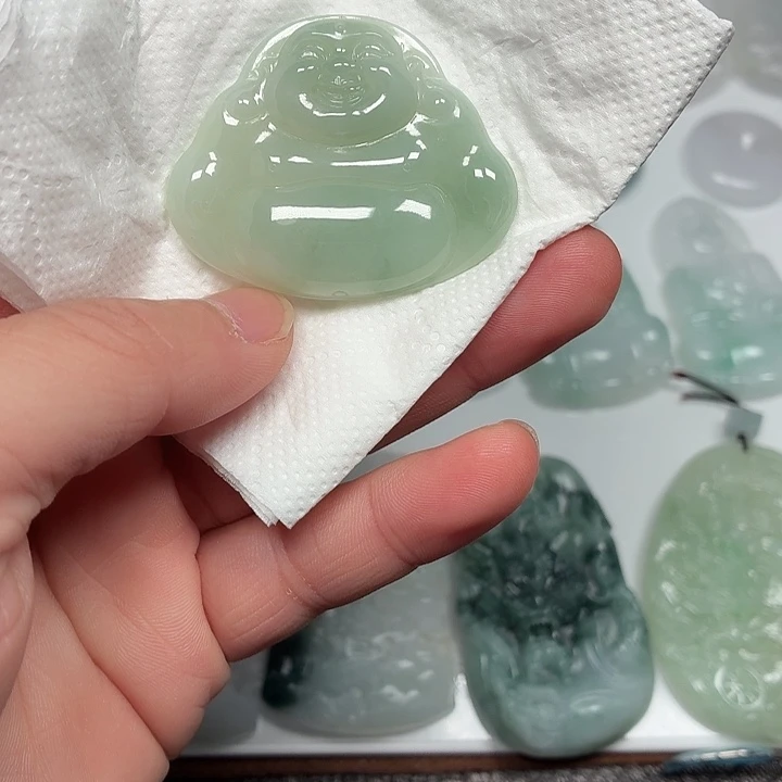 翡翠未镶嵌颈饰佛公