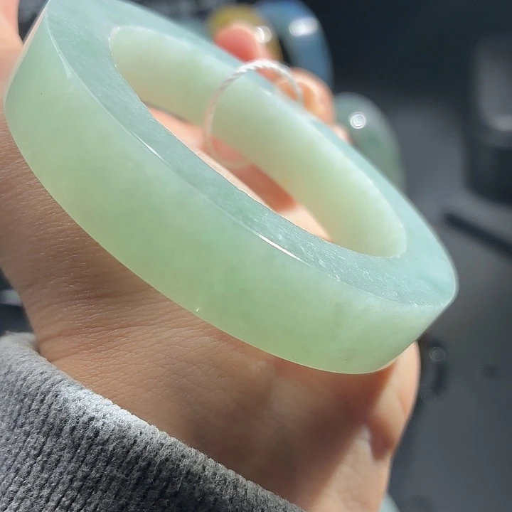 定制翡翠未镶嵌翡翠手镯