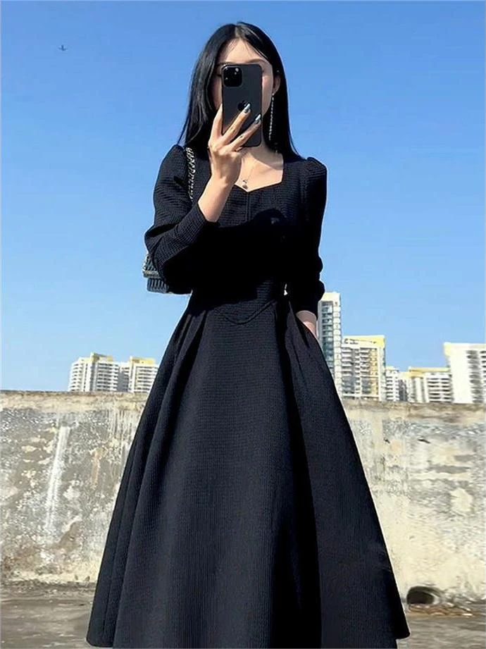 赫本风法式气质黑色连衣裙女秋装新款大码胖mm显瘦高级感长袖裙子