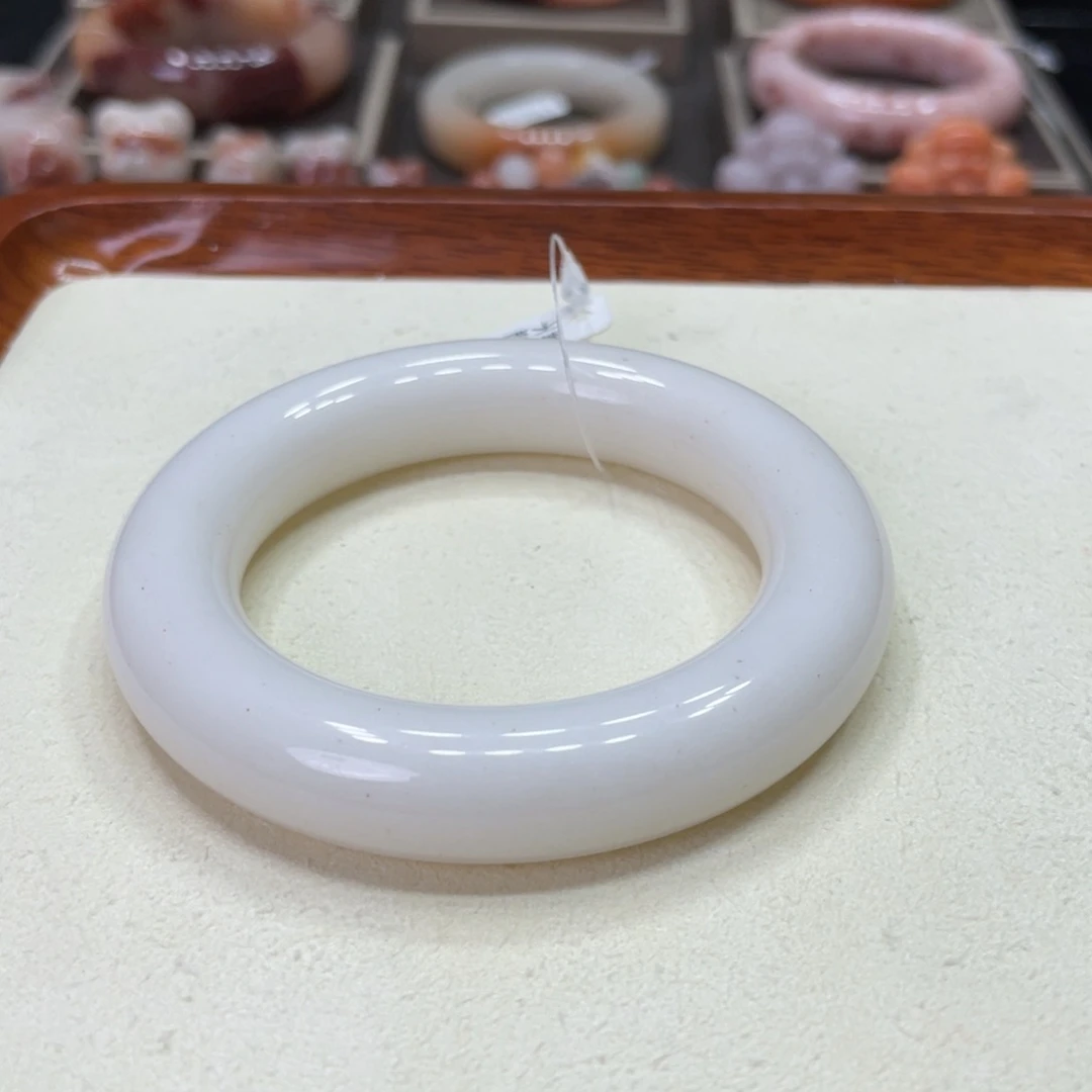 未镶嵌手镯石英岩玉