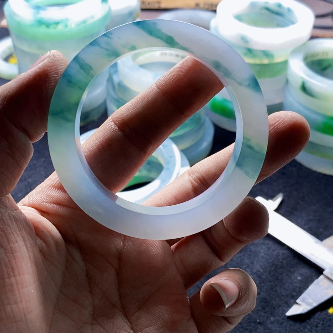 B***,定制翡翠未镶嵌不退不换