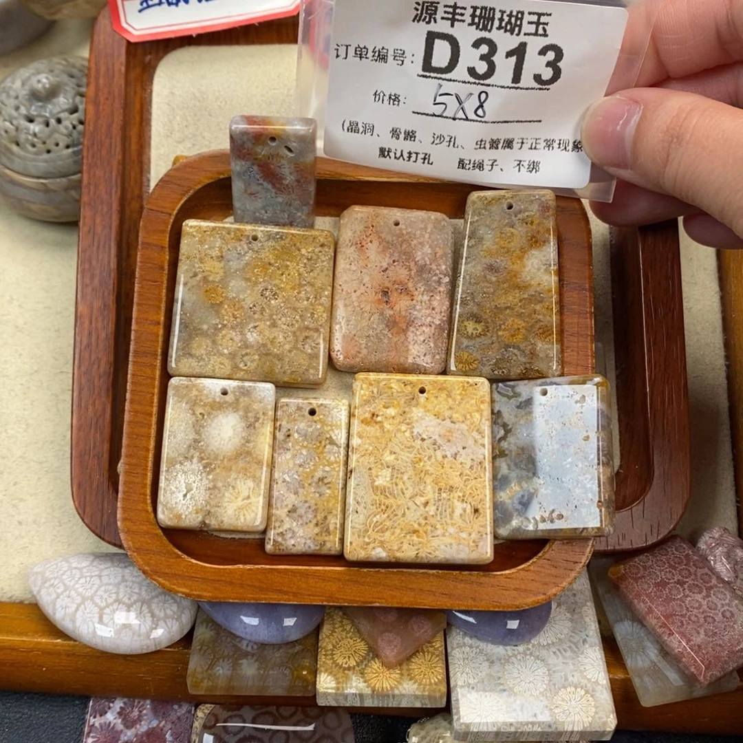 硅化玉颈饰未镶嵌二*姐