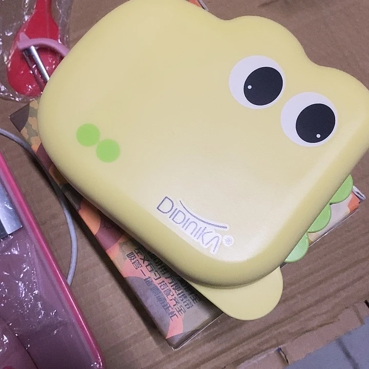 鳄鱼黄色的便携外出碗