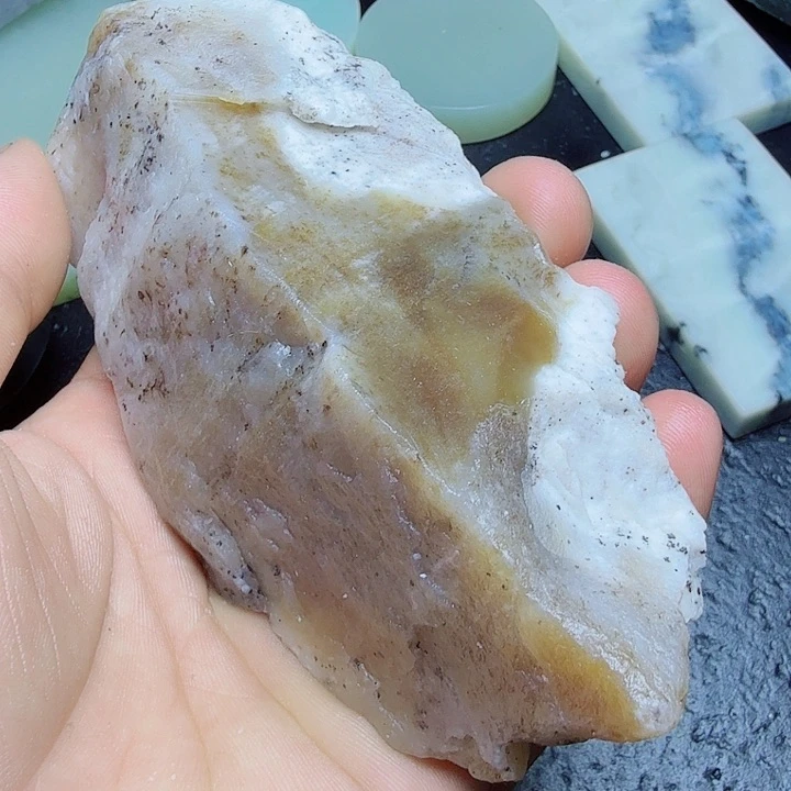 和田玉（糖玉）未镶嵌珠宝奇石