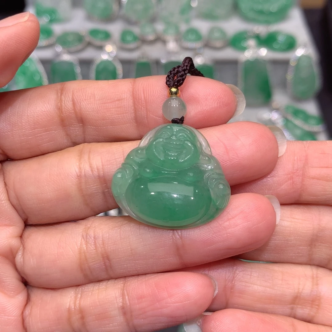 颈饰未镶嵌石英质玉（非洲翠）