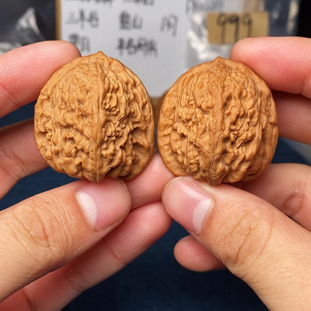 文玩核桃吊坠蚂蚁沟