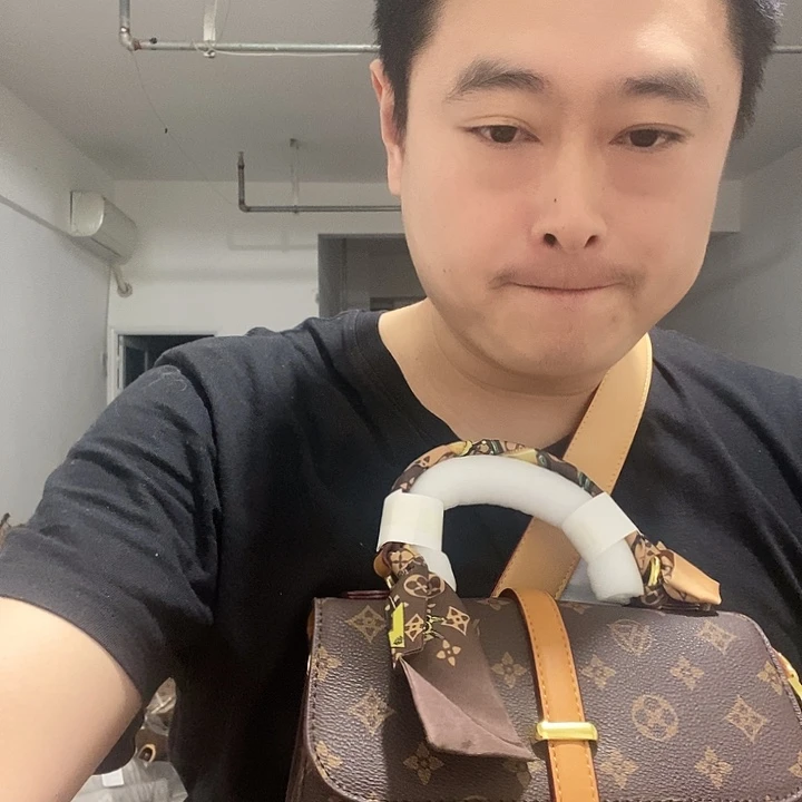 鳄鱼皮（革）犏牛皮（革）