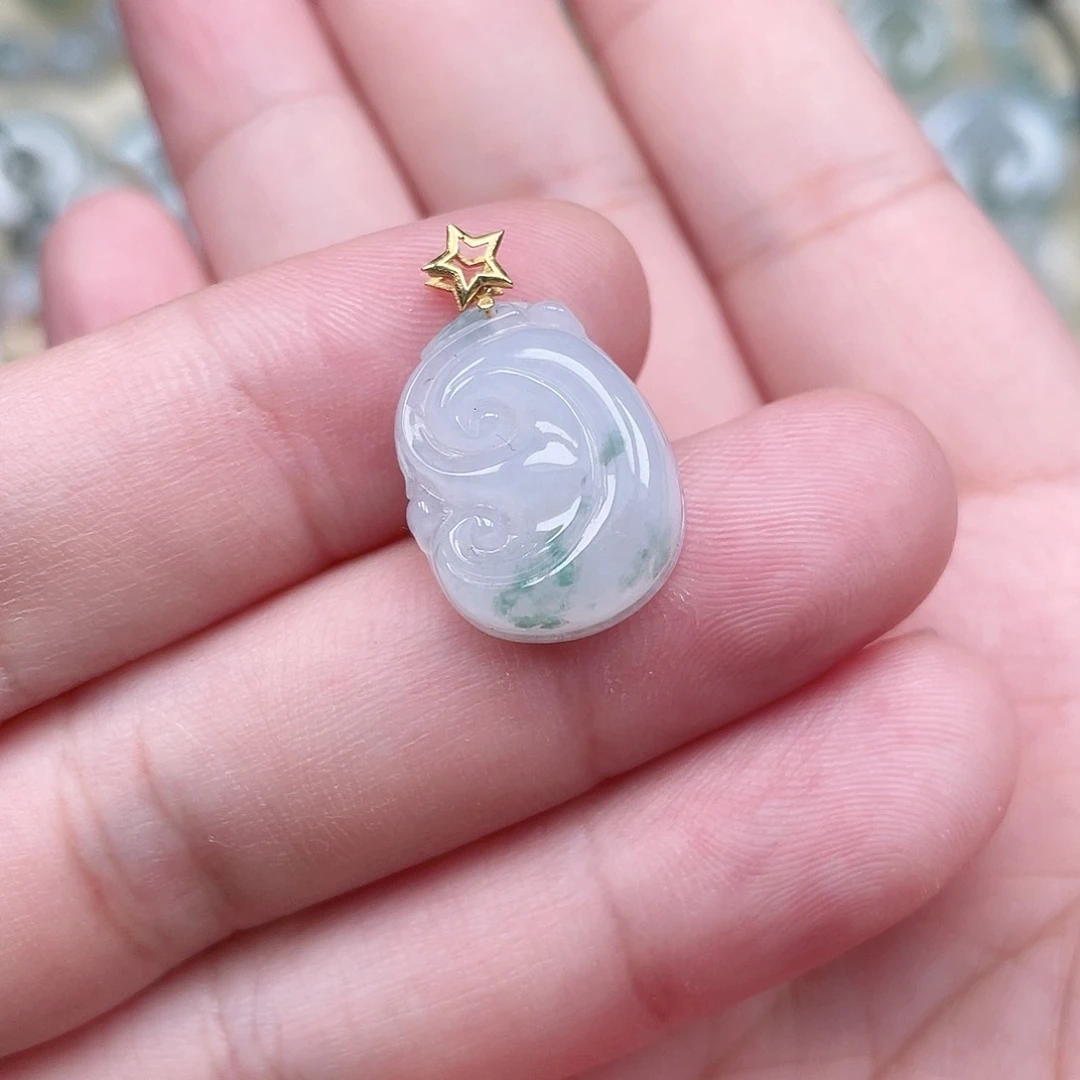 翡翠未镶嵌颈饰如意