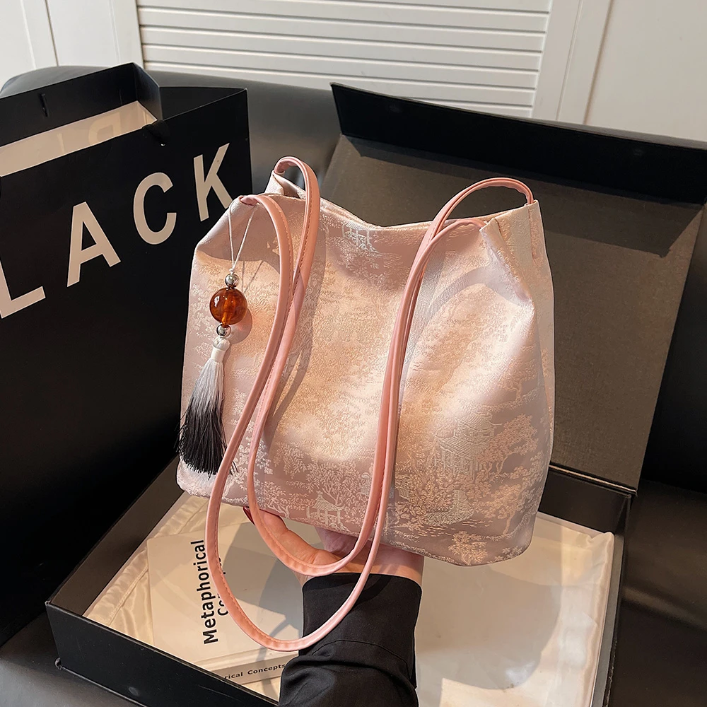 国风大容量包包女夏2025新款精致刺绣休闲通勤托特包新中式单肩包