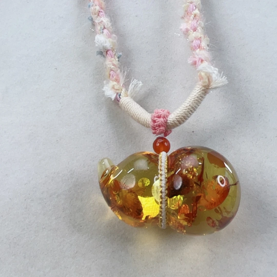 琥珀颈饰未镶嵌?****?琥珀