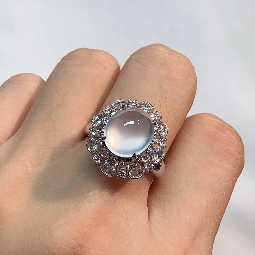 翡翠18K金镶嵌戒指蛋面