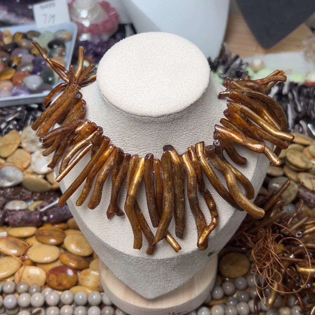 玛瑙/玉髓合金珠宝半成品N530。天然深海金柳柳长牙随形一条