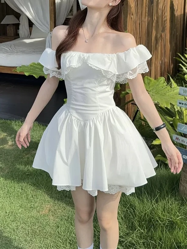 夏季新款法式一字肩蕾丝荷叶边白色收腰修身A字女连衣裙