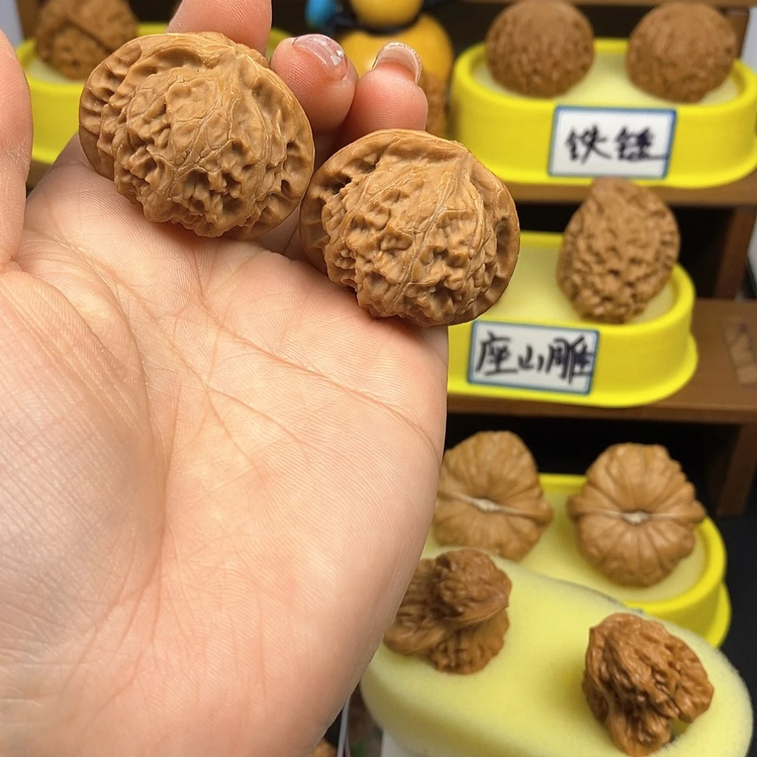 核桃宫灯 有一只有黄 文玩/木作/... 文玩把件