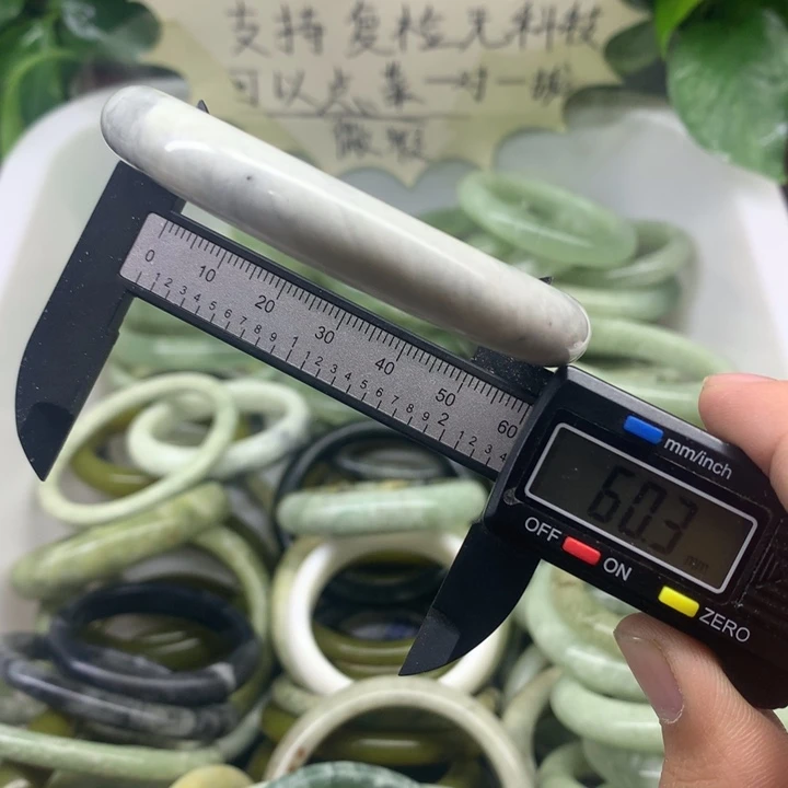 蛇纹石玉未镶嵌手镯21