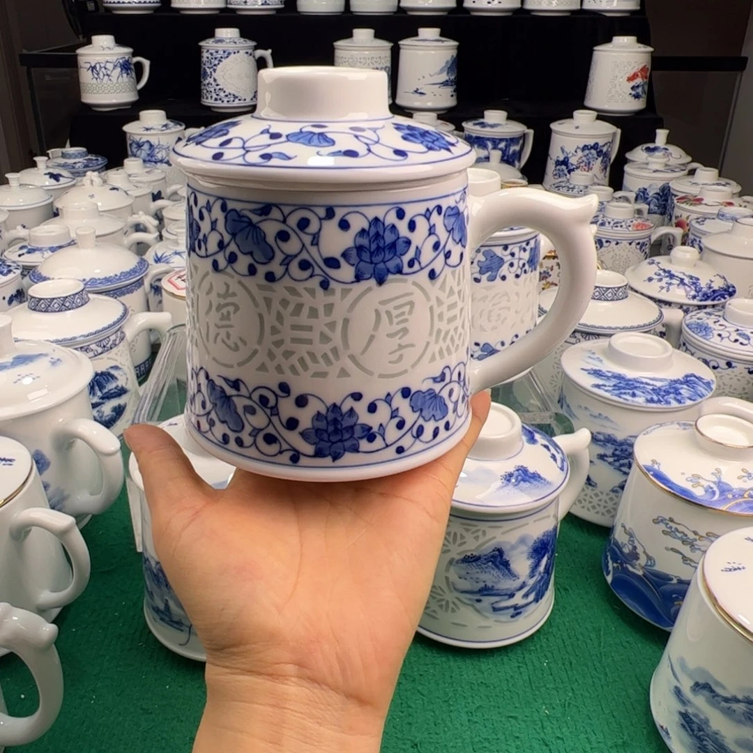 摆件景德镇手绘缠枝莲厚德载物办公杯
